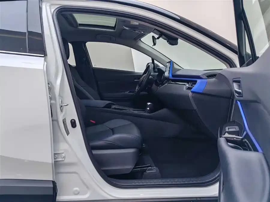 Toyota C-HR - фото 14