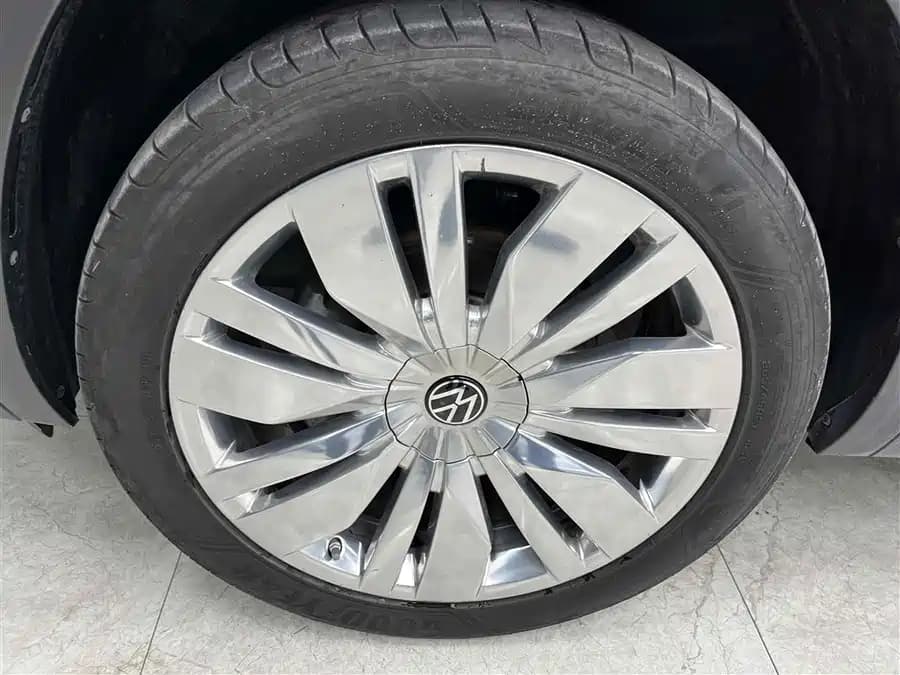 Volkswagen Touran - фото 20